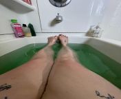 Thinking of fun things to do with my feet while I’m taking a bath! And, it’s a green bath bomb, or maybe my witchy soul leaked out 😂 from indian aunty bath leaked phudi chuda